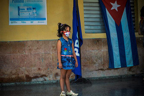 Áp phích giới thiệu vaccine Abdala ngừa COVID-19 tại Hanava, Cuba, ngày 28/6/2021.