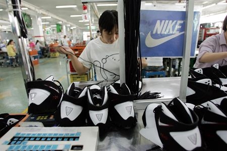 chi phi luong tang cong nhan nha may nike co nguy co mat viec