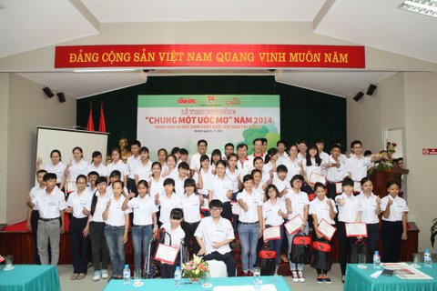 Hà Nội: Trao 50 suất học bổng “Chung Một Ước Mơ” cho học sinh giỏi vượt khó