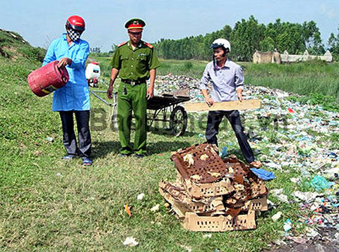 Hơn 8,4 tỷ đồng phòng chống dịch bệnh gia cầm tại Nghệ An và Quảng Nam