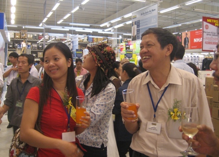 Chỉ số niềm tin người tiêu dùng Việt tiếp tục tăng mạnh