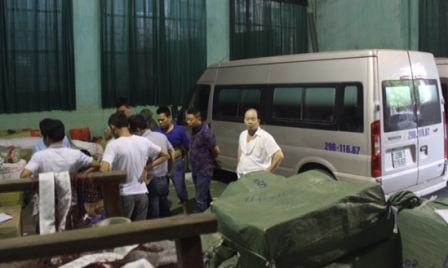 Khám xét 3 xe hàng Trung Quốc nhập lậu