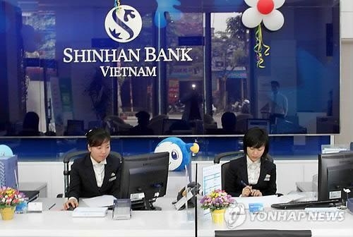 shinhan bank canh tranh vi tri so 1 cua hsbc viet nam