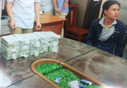 Hà Nội: Bắt 3 đối tượng vận chuyển 30 bánh heroin