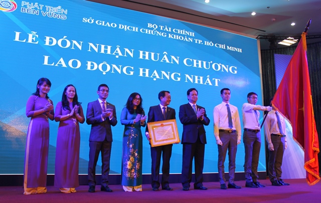 Sở GDCK TP. Hồ Chí Minh đón nhận Huân chương Lao động hạng Nhất