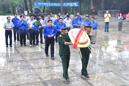 thap sang ngon nen tri an cac anh hung liet si tai tinh quang tri
