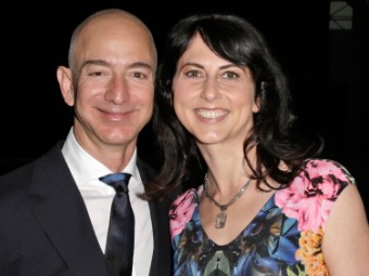 7. Jeff và Mackenzie Bezos