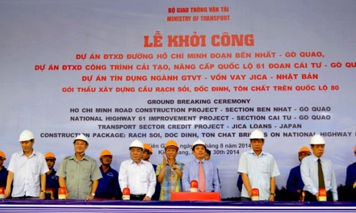 quoc lo 61 vua moi nang cap da bi xuong cap