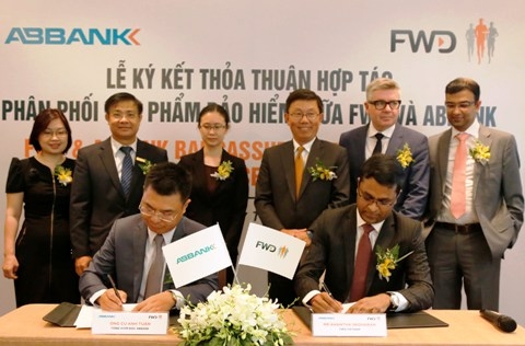 ABBank ký thỏa thuận hợp tác với Tập đoàn Bảo hiểm FWD