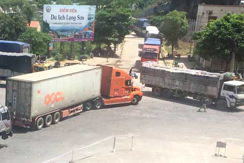 Hoạt động xuất khẩu nông sản qua cửa khẩu Tân Thanh, Lạng Sơn.
