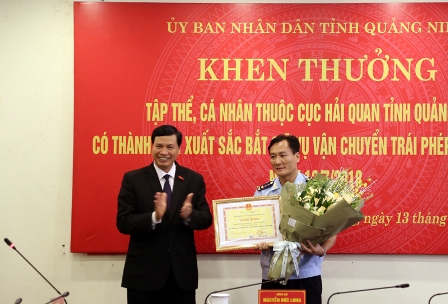 Khen thưởng Đội Kiểm soát phòng, chống ma túy Cục Hải quan Quảng Ninh