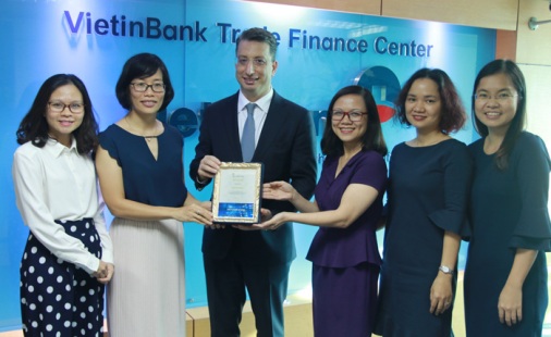 VietinBank tiếp tục nhận giải thưởng Thanh toán quốc tế và Tài trợ thương mại