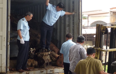 Hải quan khởi tố vụ nhập lậu 8 container hàng cấm