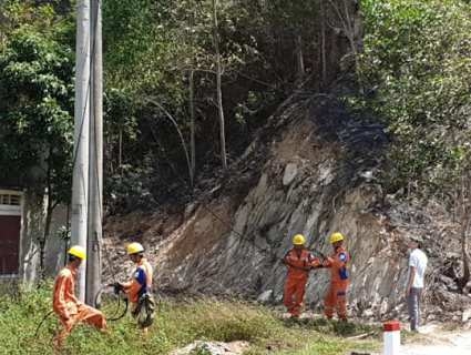 Hà Tĩnh: Cháy rừng liên tục bùng phát nhưng vẫn đảm bảo cung cấp điện
