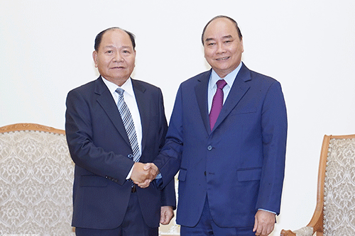 Thủ tướng Nguyễn Xu&acirc;n Ph&uacute; tiếp Bộ trưởng Nội vụ L&agrave;o Khammanh Sounvileuth.