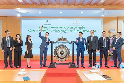 them mot cong ty chung khoan len upcom