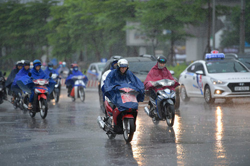 Thời tiết ngày 4/7: Bắc Bộ và Trung Bộ mưa dông, đề phòng lốc, sét, mưa đá