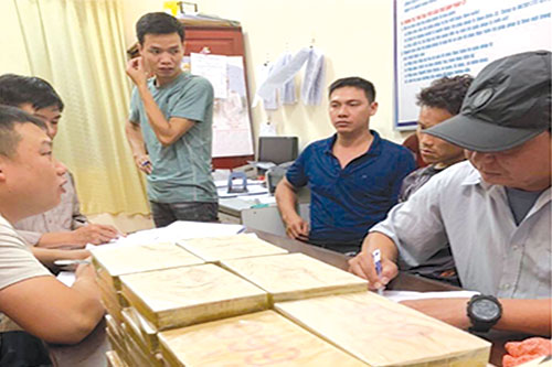 Tang vật 54 b&aacute;nh heroin trong chuy&ecirc;n &aacute;n
