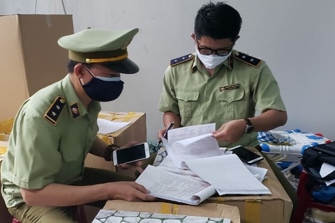 Đà Nẵng: Tiếp tục tạm giữ 22.500 khẩu trang trôi nổi
