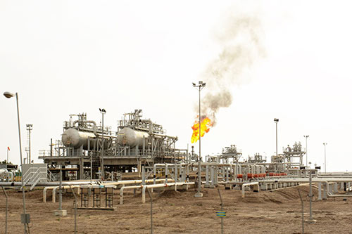 Một cơ sở lọc dầu ở Basra, Iraq.
