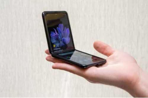 Mẫu điện thoại Galaxy Z Flip3.
