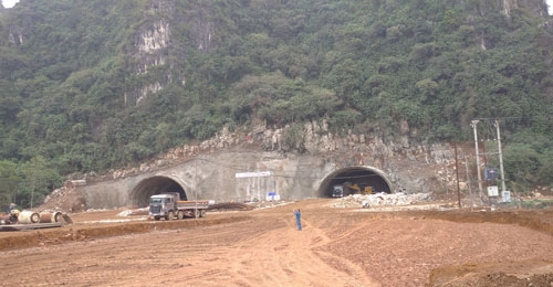 Giải quyết dứt điểm khó khăn, thúc tiến độ cao tốc Bắc - Nam