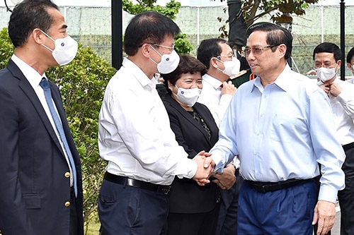 Chùm ảnh: Thủ tướng dự Lễ phát động triển khai Chiến dịch tiêm chủng vaccine phòng COVID-19 toàn quốc