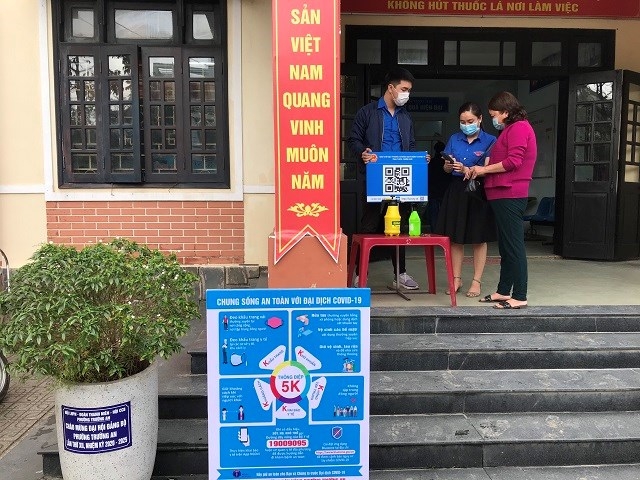 Hà Nội: Đẩy mạnh việc quét mã QR để quản lý thông tin người ra vào cơ quan, đơn vị