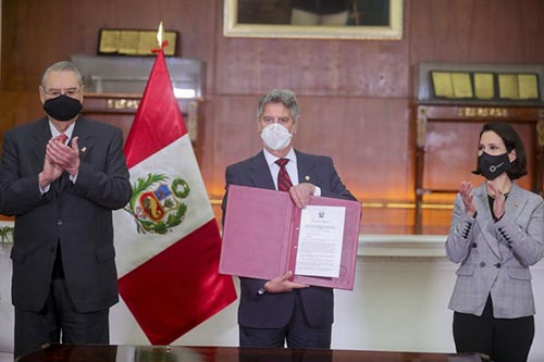 Tổng thống Peru Francisco Sagasti ký thông qua Hiệp định CPTPP.