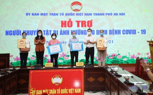 Hà Nội: Trao 200 suất quà hỗ trợ người khuyết tật có hoàn cảnh khó khăn