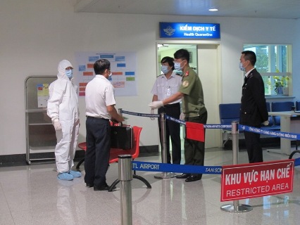 Hai người từ Nigeria đến Việt Nam không có triệu chứng nhiễm Ebola