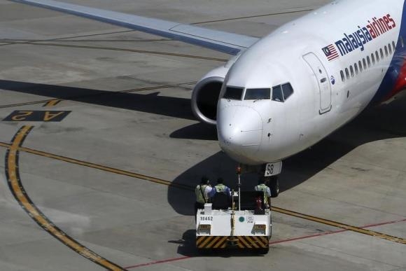nhan vien malaysia airlines doi mat voi nguy co mat viec