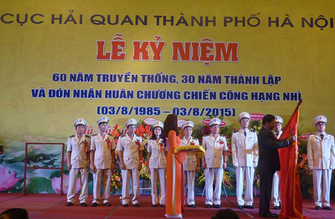 Hải quan TP. Hà Nội: Đón nhận Huận chương Chiến công hạng Nhì