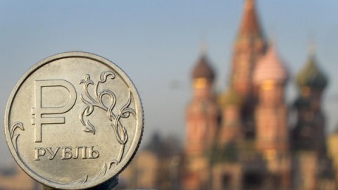 Giá dầu tụt dốc và trừng phạt kinh tế đẩy kinh tế Nga chìm sâu vào suy thoái