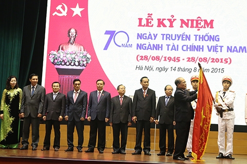 nganh tai chinh ky niem 70 nam thanh lap va don nhan huan chuong ho chi minh