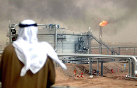 Cường quốc dầu mỏ Arab Saudi cắt chi tiêu khi giá “vàng đen” ngày càng rớt