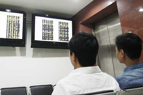 chứng khoán tháng 8
