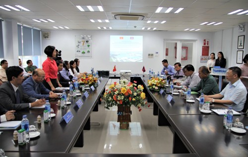 l&agrave;o thăm sữa vinamilk