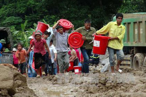 Tập trung phòng chống dịch bệnh tại vùng lũ quét Mường La