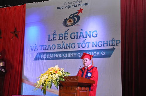 Học viện Tài chính trao bằng tốt nghiệp cho sinh viên khóa 52