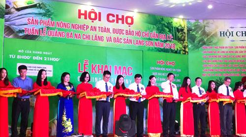 200 gian hàng tham gia hội chợ sản phẩm nông nghiệp an toàn