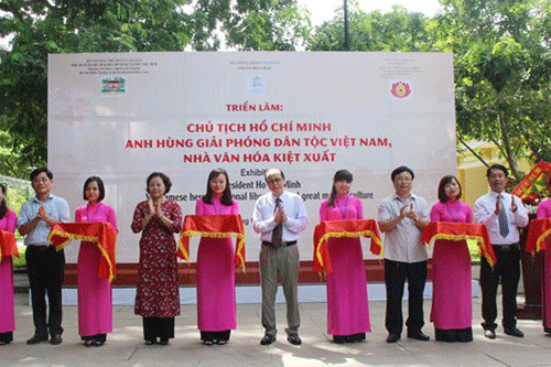 Triển lãm "Chủ tịch Hồ Chí Minh