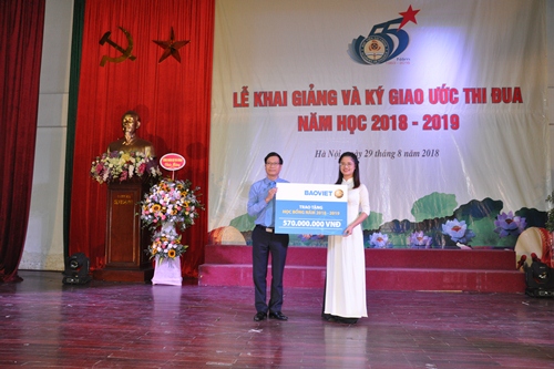 trao học bổng