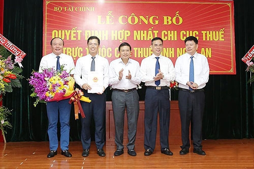 nghe an giam 11 chi cuc va 39 doi thue sau hop nhat chi cuc thue