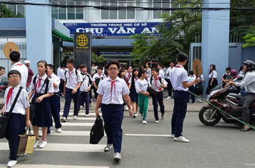 Tổ chức tháng cao điểm an toàn giao thông cho học sinh đến trường