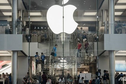 Cổ phiếu Apple và các hãng chip trượt dốc sau yêu cầu của ông Trump