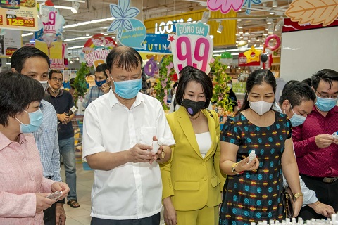 Giữa tâm dịch, đảm bảo không có tình trạng thiếu hàng hóa thiết yếu