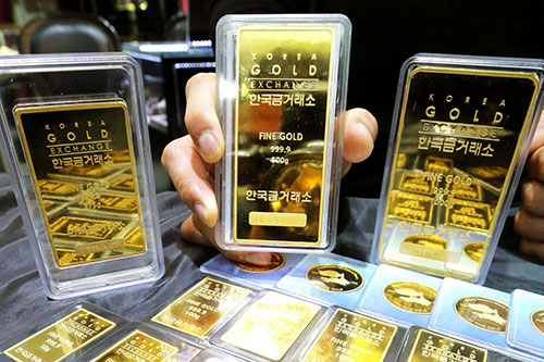 Vàng miếng tại sàn giao dịch ở Seoul, Hàn Quốc.