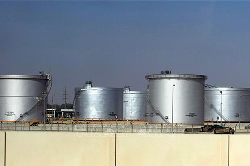 Bể chứa tại một cơ sở khai thác dầu ở thành phố Dammam, Saudi Arabia.
