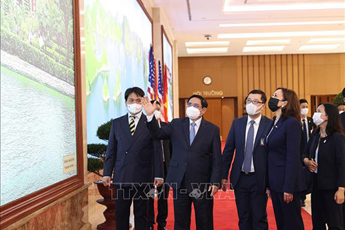 Thủ tướng Phạm Minh Chính giới thiệu với Phó Tổng thống Hoa Kỳ Kamala Harris